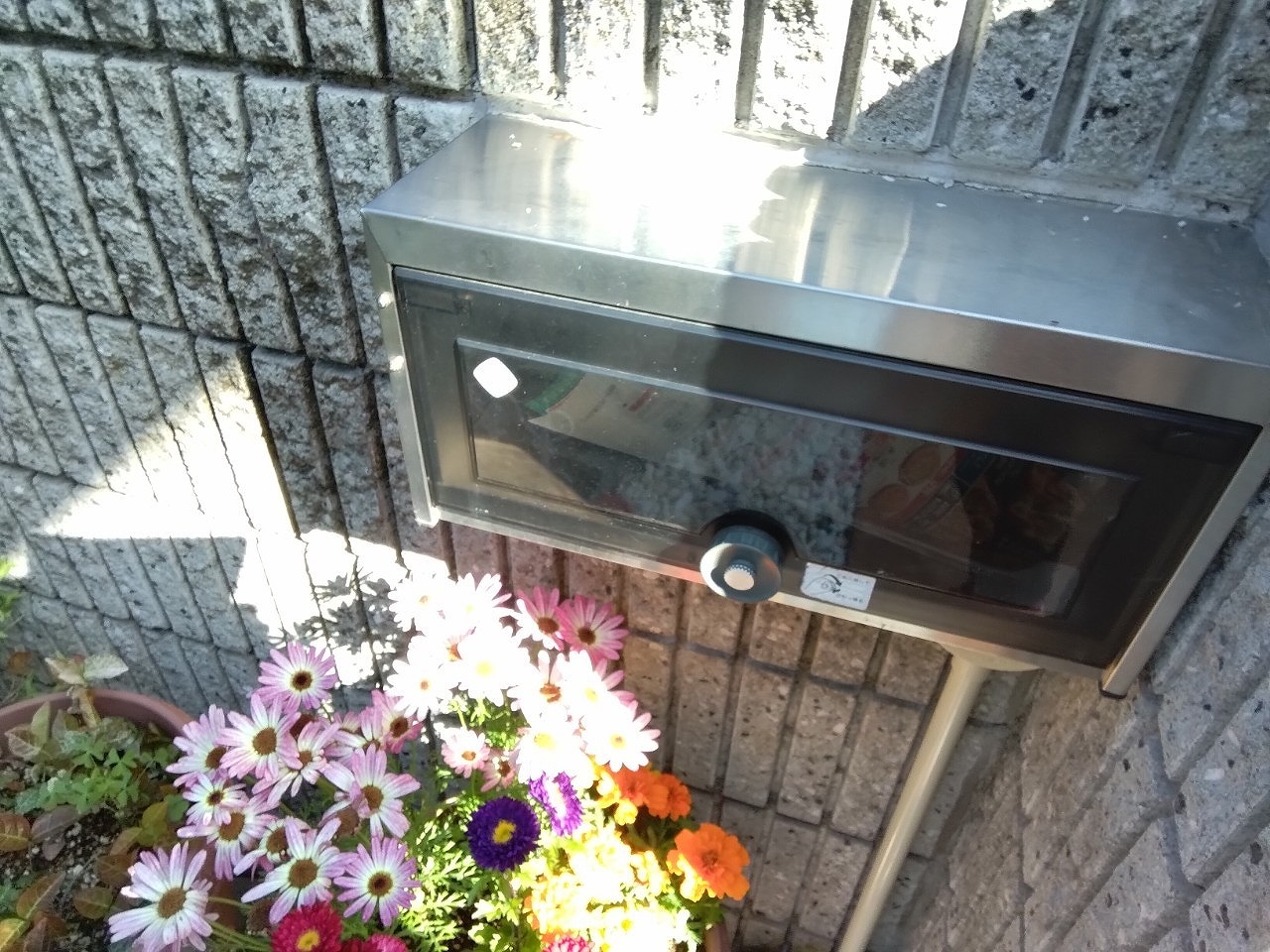 雹被害　郵便ポスト